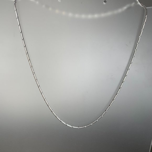 NEW 18" Real Solid Silver (not plated) Diamond Cut Snake Chain 1.5mm - Picture 4 of 6